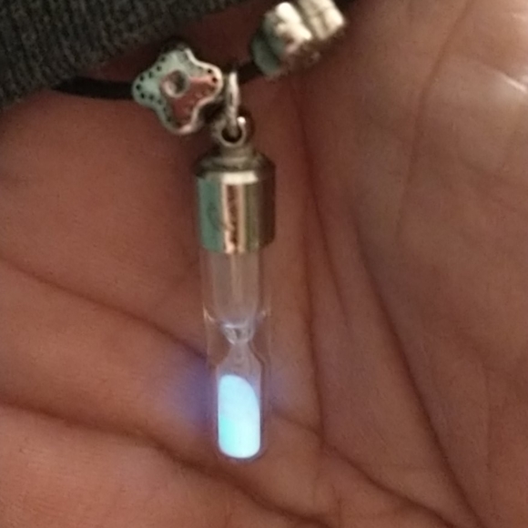 New Glow in the dark Hour Glass charm bracelet - Picture 1 of 3